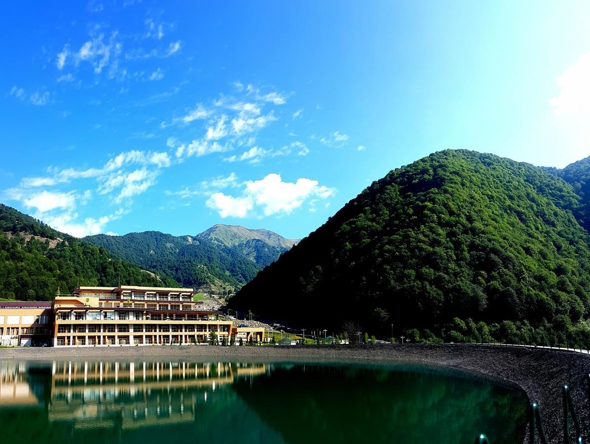 Отель Qafqaz Tufandag Mountain Resort Hotel Габала
